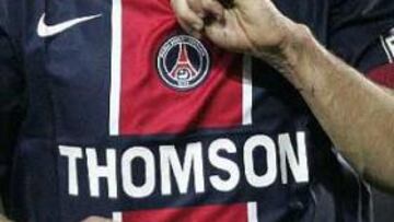 <B>NUEVOS 'DUEÑOS'.</B> La camiseta del club francés tiene nuevos propietarios.