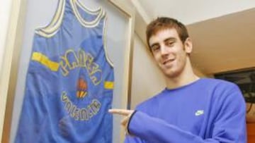 <b>EL ESCUDO. </b>Víctor Claver puede hacer historia en el Valencia.