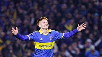 AME9348. BUENOS AIRES (ARGENTINA), 09/08/2023.- Valentín Barco de Boca celebra tras ganar la serie de penaltis hoy, en un partido de los octavos de final de la Copa Libertadores entre Boca Juniors y Club Nacional en el estadio La Bombonera en Buenos Aires (Argentina). EFE/ Juan Ignacio Roncoroni