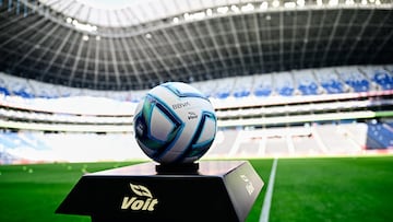 <br><br>

Balon oficial Tracer Voit durante el partido Monterrey vs Necaxa, Correspondiente a la Jornada 08 del Torneo Clausura 2023 de la Liga BBVA MX, en el Estadio BBVA Bancomer, el 18 de Febrero de 2023.