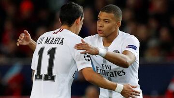Soccer Football - Champions League Round of 16 First Leg - Manchester United v Paris St Germain - Old Trafford, Manchester, Britain - February 12, 2019 Paris St Germain's Angel Di Maria is embraced by Kylian Mbappe as he is substituted off REUTERS/P