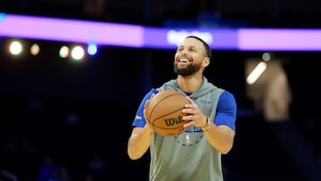 SAN FRANCISCO, CALIFORNIA - APRIL 01: Stephen Curry #30 of the Golden State Warriors warms up before their game against the San Antonio Spurs at Chase Center on April 01, 2026 in San Francisco, California. NOTE TO USER: User expressly acknowledges and agrees that, by downloading and or using this photograph, user is consenting to the terms and conditions of Getty Images License Agreement. Ezra Shaw/Getty Images/AFP (Photo by EZRA SHAW / GETTY IMAGES NORTH AMERICA / Getty Images via AFP)