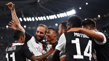 Jugadores de Juventus celebrando un gol ante Napoli por Serie A.