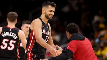 Omer Yurtseven jugando con los Miami Heats.
