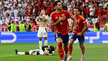 Mikel Merino celebra el segundo tanto que marca en los instantes finales de la prórroga.