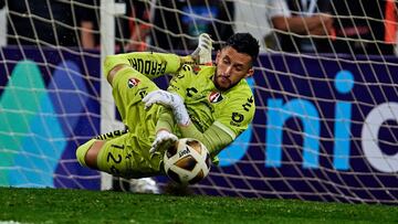 Momento en que Camilo Vargas tapa un penalti del León