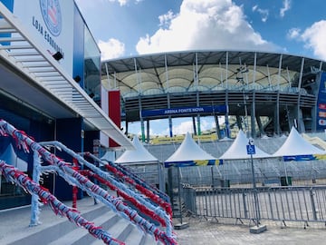 El estadio Arena Fonte Nova fue construido en 1951 y remodelado para el Mundial 2014. Durante la Copa Mundo recibió 6 partidos, Está ubicado en Ladeira da Fonte das Pedras en el barrio Nazaré. Los vendedores de camisetas en los alrededores cobran entre 40 y 60 reales por cualquiera de ellas. 
