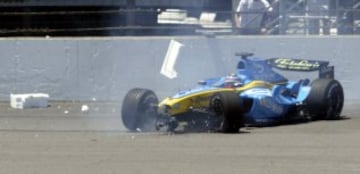 Indianapolis during the 2004 season saw Fernando Alonso's second big accident. Locked in battle with Jarno Trulli, his teammate, he tried to pass Ralf Schumacher on the outside in the tunnel and hit the wall. Again luck was on his side and he walked away 