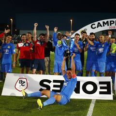 El Fuenla se marcó un 'Ramos' con el trofeo de Segunda B