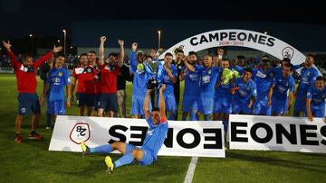 El Fuenla se marcó un 'Ramos' con el trofeo de Segunda B