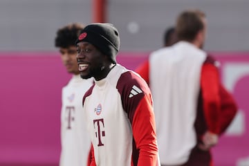 Davies during training with Bayern.