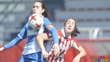 Yulema lucha por el balón.