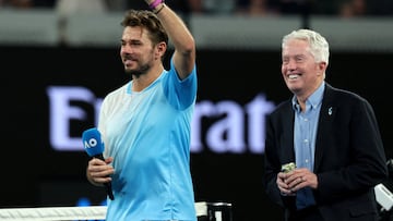 Stan Wawrinka brinda con una cerveza junto a Craig Tiley, en el Open de Australia.