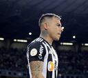 El duro castigo para Edu Vargas en Atlético Mineiro