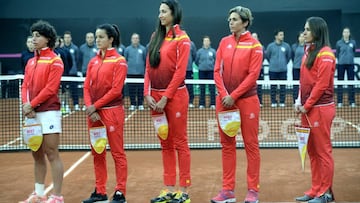 El equipo español de Copa Federación posa antes de la eliminatoria por el ascenso al Grupo Mundial ante Italia.