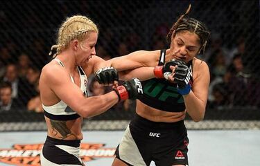 Cynthia Calvillo, la mexicana no pierde un segundo en la UFC