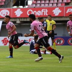 Ñublense goleó a Melipilla y sigue como único líder de la B