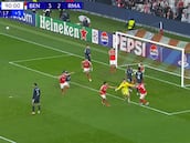 Suena a broma pero no lo es: vean el golazo del portero del Benfica al Madrid en el 97′ que condena al playoff a los blancos