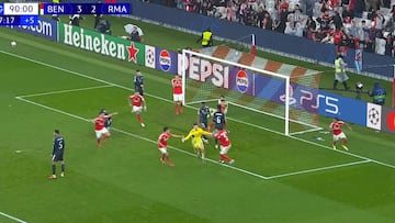 Suena a broma pero no lo es: vean el golazo del portero del Benfica al Madrid en el 97′ que condena al playoff a los blancos