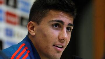 GRAF6695. MADRID, 20/03/2018.- El jugador de la selección española Rodrigo Hernández Cascante durante la rueda de prensa posterior al entrenamiento de La Roja esta mañana en la Ciudad del Fútbol para preparar los amistos