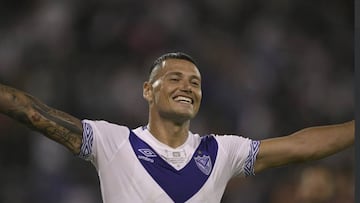 Vélez se queda; el Ciclón falla