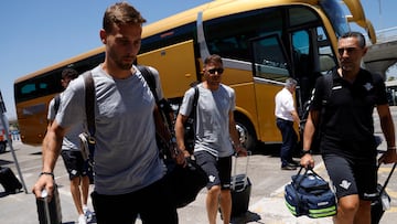 Canales.
PRETEMPORADA DEL BETIS SALIDA DEL EQUIPO GRUPO CANALES VIAJE AUTOBUS