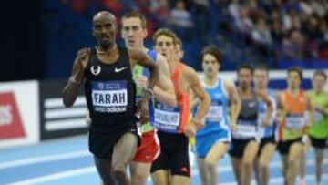 Mo Farah durante los 3.000 metros del campeonato indoor de Birmingham el 16 de febrero.