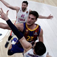 El Barça tiene 18 positivos y se suspende su próximo partido