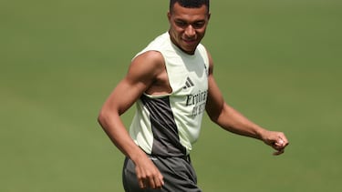 Soccer Football - FIFA Club World Cup - Real Madrid Training - Gardens North Country District Park, Palm Beach Gardens, Florida, U.S. - June 30, 2025 Real Madrid's Kylian Mbappe during training REUTERS/Hannah Mckay