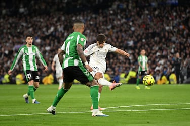 El jugador del Real Madrid, Gonzalo García, marca el 2-0 al Real Betis. 