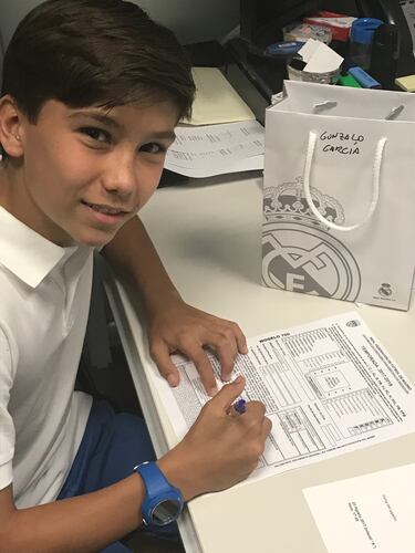 Temporada 2017-18. Gonzalo formaliza su inscripción federativa, un paso clave en su consolidación como jugador de La Fábrica.