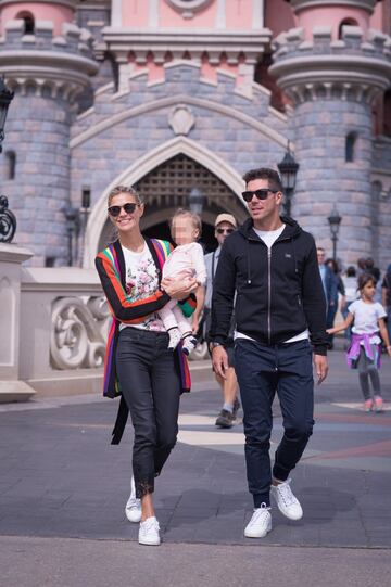 Simeone y Carla Pereyra en Disneyland París