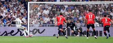 1-0. El delantero francés lanza el penalti engañando a Sergio Herrera que se vence al lado contrario. Primer gol de la temporada de Kylian.