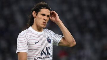 Paris Saint-Germain&#039;s Uruguayan forward Edinson Cavani warms up ahead of the French Trophy of Champions football match between Paris Saint-Germain (PSG) and Rennes (SRFC) at the Shenzhen Universiade stadium in Shenzhen on August 3, 2019. (Photo by FRANCK FIFE / AFP)