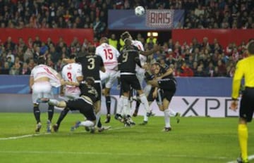 Fernando Llorente marca el 1-0.