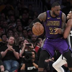 Antetokounmpo se rinde a LeBron James: "Ojalá llegue así a su edad"