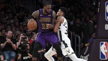 Antetokounmpo se rinde a LeBron James: "Ojal¨¢ llegue as¨ª a su edad"