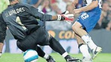 <b>LA PENÚLTIMA HAZAÑA DEL 23. </b>Los goles de Tamudo ante el Barça quitaron media Liga a los culés y le situaron a él como máximo goleador de la historia perica.