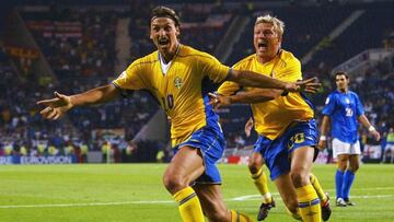 Han pasado ya 19 años desde que Ibrahimovic le marcó un auténtico golazo a Italia en la Eurocopa 2004.