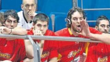 <b>TAN PROFESIONALES.</b> Los Chicos de Oro vieron con expectación el partido entre Francia y Rusia.