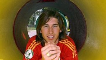 <b>EN UNA NUBE. </B>Sergio Ramos podría ser titular frente a China a sus 18 años.