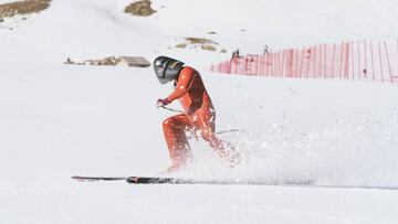 Jan Farrell frena tras su descenso en la Copa del Mundo de Speed Ski en Vars.