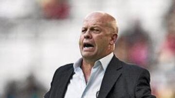 <b>SE LE VA. </b>Carlos Ischia, técnico de Boca Juniors, está molesto con la marcha de Nayar, ya que contaba con él para la nueva campaña.