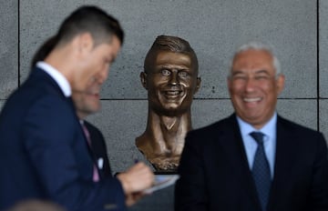 Cristiano, muy feliz en el aeropuerto de Madeira