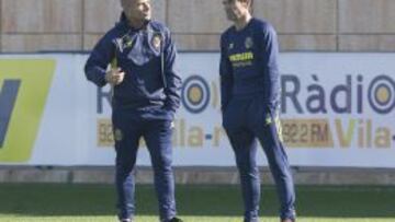 Marcelino conversa con Paco L&oacute;pez en un entrenamiento