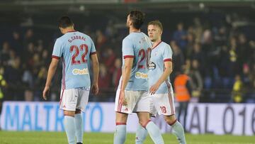 Gustavo Cabral, Sergi G&oacute;mez y Daniel Wass se lamentan tras la derrota ante el Villarreal.