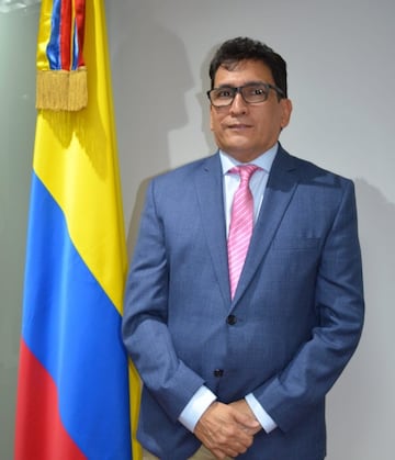 Rengifo fue militante del M-19 e hizo parte del equipo de trabajo de Gustavo Petro durante uno de sus periodos como senador.