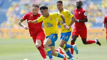 Momento del partido de LaLiga EA Sports entre Las Palmas y Sevilla.