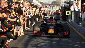 MELBOURNE, AUSTRALIA - MARCH 17:  Third placed Max Verstappen of the Netherlands driving the (33) Aston Martin Red Bull Racing RB15 pulls into parc ferme during the F1 Grand Prix of Australia at Melbourne Grand Prix Circuit on March 17, 2019 in Melbourne, Australia.  (Photo by Robert Cianflone/Getty Images)