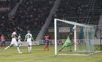 0-1. Thomas marcó el primer gol.